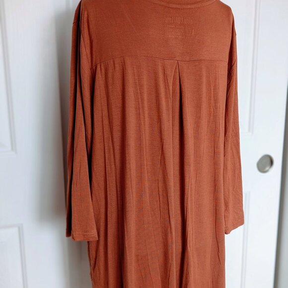 Latched Mama 3/4 Sleeves Nursing Top 2.0 Scoop Neck - Picture 3 of 6